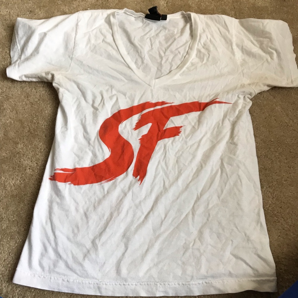V-neck T-shirts